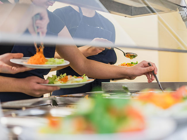 RTL Hessen dreht in der Mensa der Weiltalschule