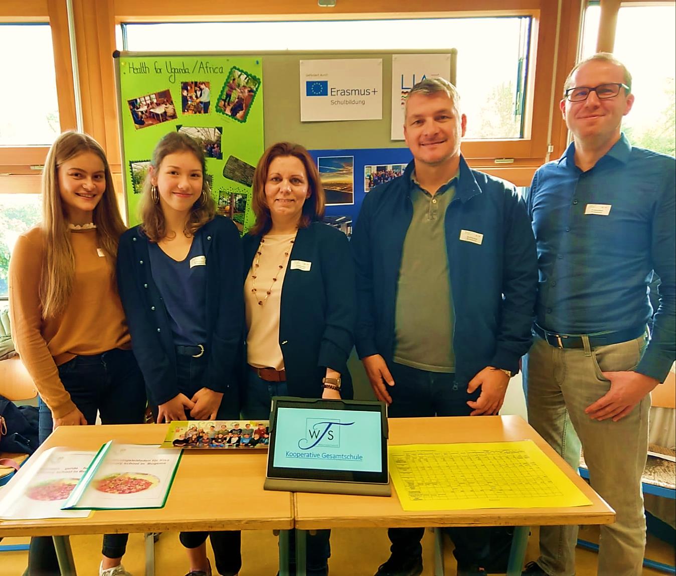 Schülerinnen und LehrerInnen präsentieren die Projekte der Weiltalschule Schülerinnen und LehrerInnen präsentieren die Projekte der Weiltalschule